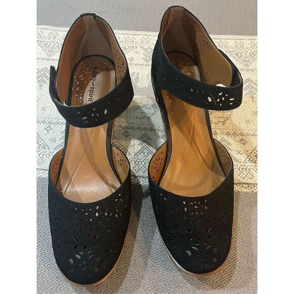 Easy Spirit Women's Cindie Dress Pump - Picture 2 of 7